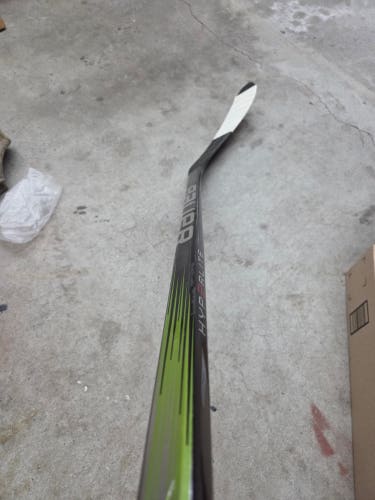 Junior Bauer Vapor Hyperlite 2 Left Hand Hockey Stick Toe Pattern (Used)