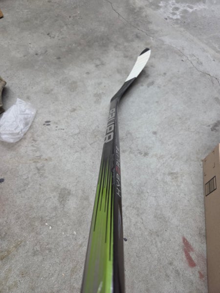 Junior Bauer Vapor Hyperlite 2 Left Hand Hockey Stick p28 (Used)