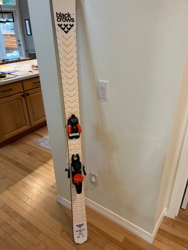 Men's 2023 Black Crows 179 cm All Mountain Orb Skis With Bindings Max Din 20 (Used)