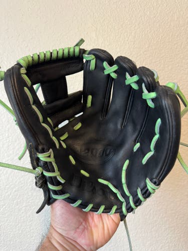 Wilson A2000 RH Infield Baseball Glove 11.5" (Used)