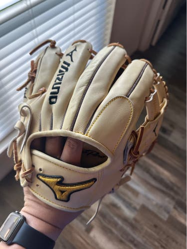 2021 Mizuno Pro RH Infield Baseball Glove 11.5" (Used)