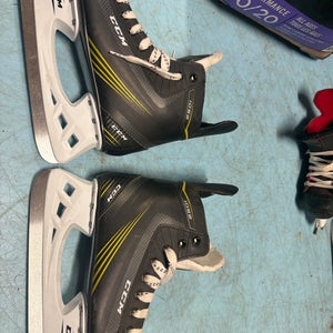 CCM CCM 1052 Hockey Skates 7 (Used)