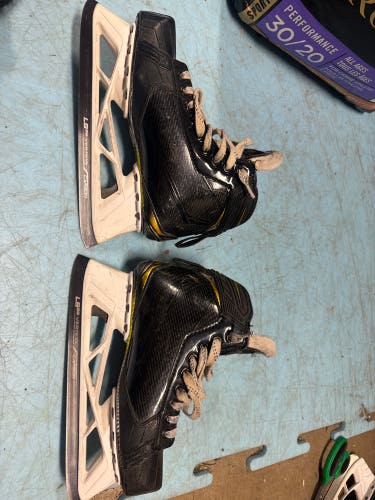 2018 Bauer Supreme 2S Pro Hockey Goalie Skates Regular Width Size 5 (Used)