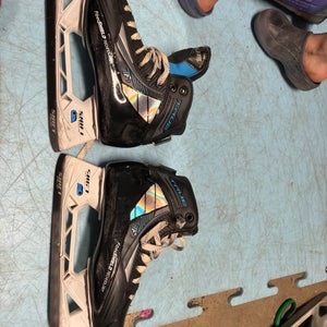 2021 True TF7 Hockey Goalie Skates Regular Width 6 (Used)