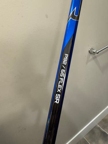 Senior Bauer Vapor Hyperlite 2 Left Hand Hockey Stick P92 (New)