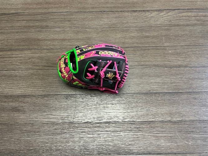 New Wilson A2000 1786 Party Animals 11.5" I Web