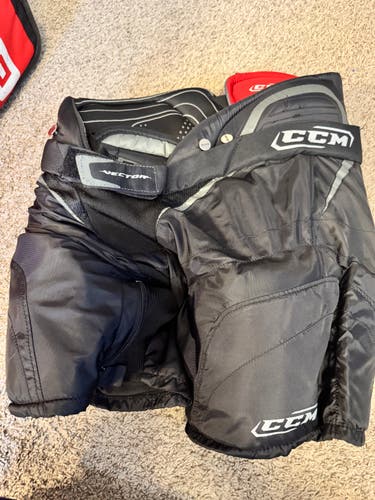 Men's Junior XL CCM vector 04 Hockey Pants (Used)