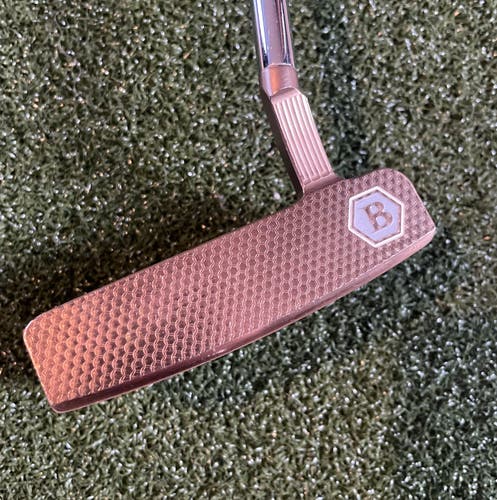 Bettinardi Queen B 11 Right Handed Putter 34" (Used)