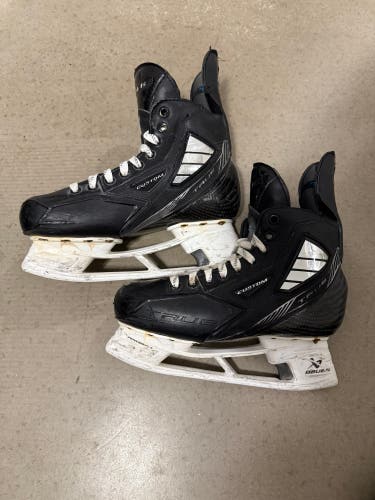 True Pro Custom Hockey Skates Regular Width 7.5 (Used)
