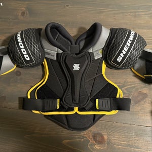 Medium Senior Sher-Wood Rekker RE4 Shoulder Pads (Used)