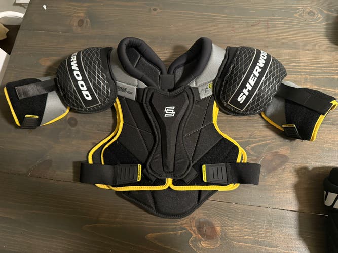 Medium Senior Sher-Wood Rekker RE4 Shoulder Pads (Used)