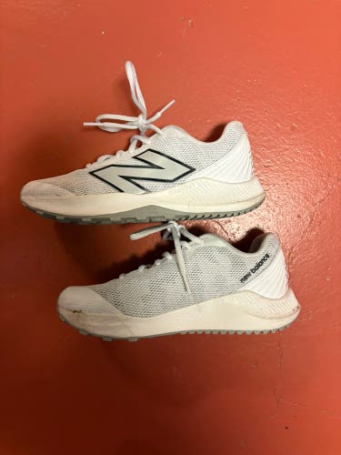 White Men's 5Y (Big Kids / Youth) New Balance 4040v7 Turf Cleats (Used)