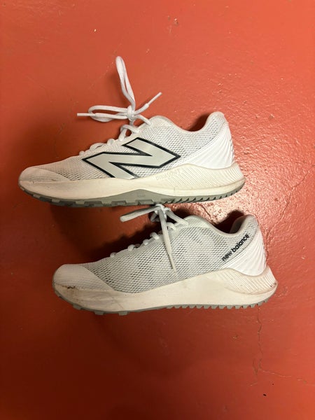 White Men's 5Y (Big Kids / Youth) New Balance 4040v7 Turf Cleats (Used)
