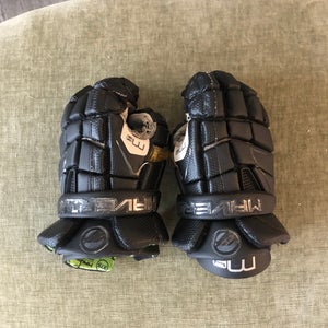 Used maverik M4 player gloves large