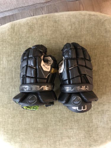 Used maverik M4 player gloves large