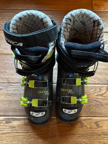 Mondo 22 & 22.5 Nordica GPX All Mountain Ski Boots Soft Flex (Used)