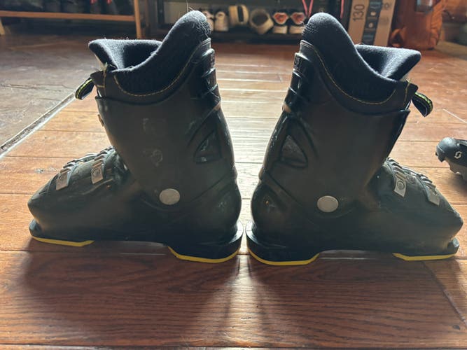 Mondo 21 & 21.5 Rossignol Comp J3 All Mountain Ski Boots Soft Flex (Used)