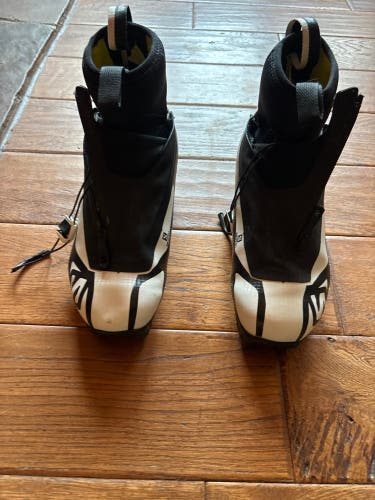 Size 6.0 Cross Country Ski Boots (Used)
