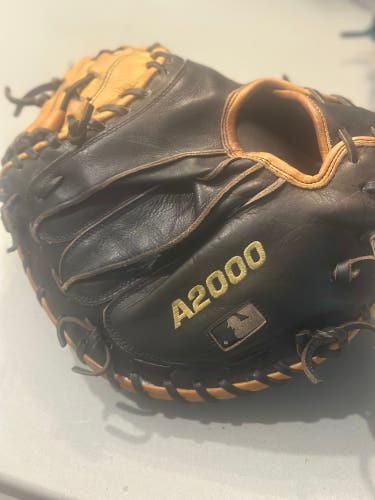 Wilson A2000 RH Catcher's Baseball Glove 32.5" (Used)