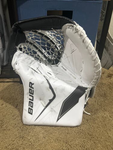 Bauer FlyLite Glove (Only Used Once)
