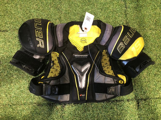 Medium Junior Bauer Supreme 1S Shoulder Pads (Used)