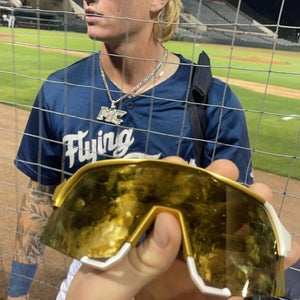 Unisex One Size Fits All 100% Sunglasses (Used)