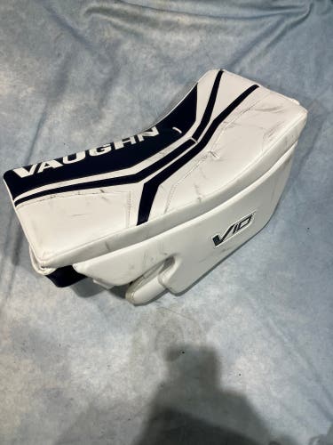 White Senior Vaughn V10 Blocker Regular (Used)