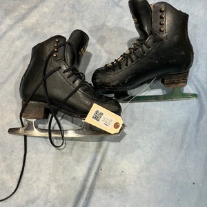 Black Jackson Ultima Freestyle Figure Skates Junior 2.5 (Used)