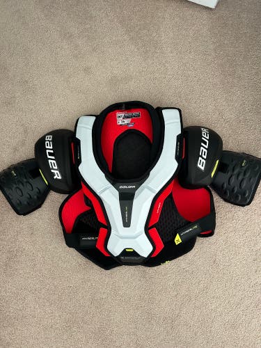 Medium Intermediate Bauer Vapor Hyperlite Shoulder Pads Pro Stock (New)