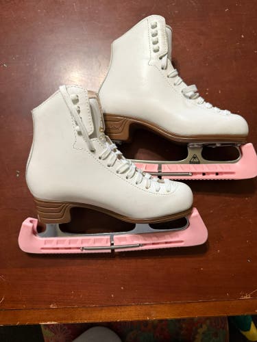 Jackson Ultima Mystique Figure Skates C Adult 4 (Used)