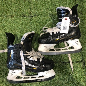 Intermediate Bauer Supreme M5 Pro Hockey Skates Size 4.0 (Used)