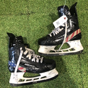 Intermediate Bauer Supreme Mach Hockey Skates 6.0 (Used)