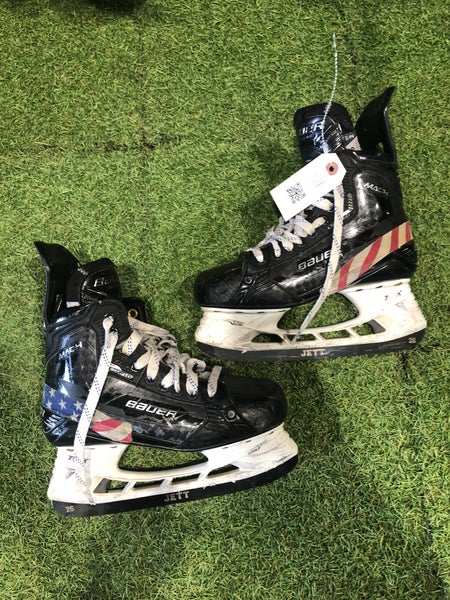 Intermediate Bauer Supreme Mach Hockey Skates 6.0 (Used)