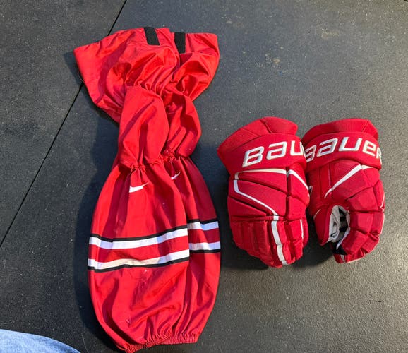Bauer Vapor Hyperlite Gloves 14" Pro Stock Ohio State w/ Nike socks