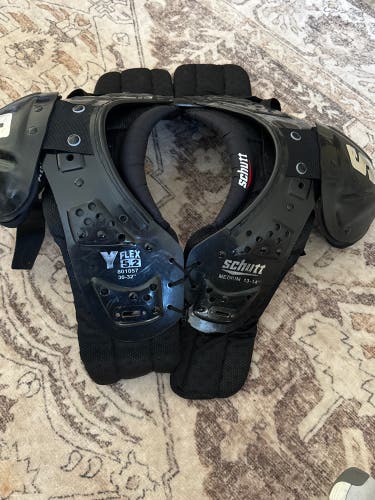 Medium Youth Schutt Y Flex 5.2 Shoulder Pads (Used)