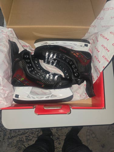 2025 CCM JetSpeed FT8 Pro Hockey Skates Narrow Width 8.5 (New)