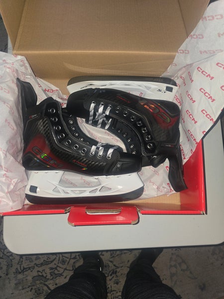 2025 CCM JetSpeed FT8 Pro Hockey Skates Narrow Width 8.5 (New)