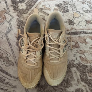 White Men's Size M 10.0 (W 11.0) Adult New Balance Low Top Metal (Used)