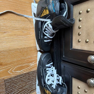 2024 True Pro Custom Goalie Skates Regular Width Pro Stock 9.5 (Used)