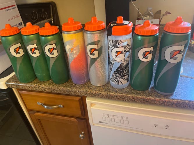 9 32 oz Gatorade water bottles (Used)