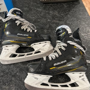Bauer Supreme M5 Pro Hockey Skates Size 4 (Used)