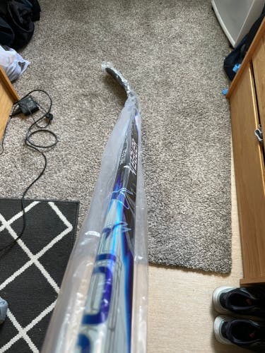 Senior Bauer Vapor FlyLite Right Handed Hockey Stick P28 (New)