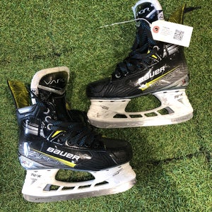 Junior Bauer Vapor X4 Hockey Skates Extra Wide Width Size 2.5 (Used)
