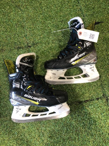 Junior Bauer Vapor X4 Hockey Skates Extra Wide Width Size 2.5 (Used)