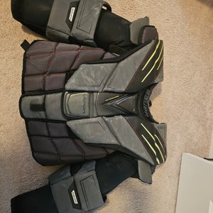 XL Bauer Vapor Hyperlite Pro Goalie Chest Protector (Used)