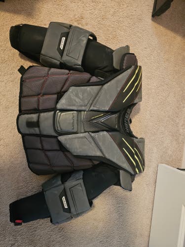 XL Bauer Vapor Hyperlite Pro Goalie Chest Protector (Used)