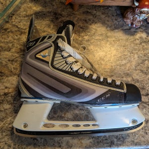 CCM Vector 08 Hockey Skates Regular Width 9.5(Used)