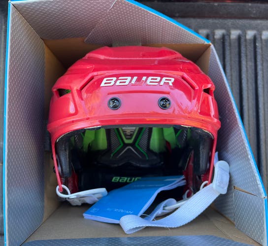 New Bauer Hyperlite Hockey Helmet / Medium Large