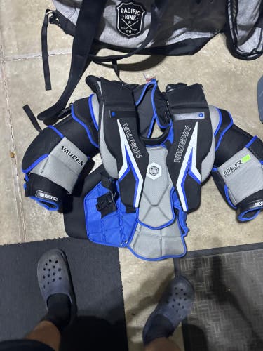 Large Vaughn SLR3 Pro Carbon Goalie Chest Protector (Used)