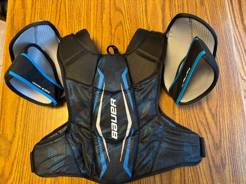 Men's Medium Senior Bauer Shoulder Pads (Used)